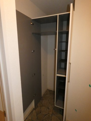 【玄関】 | フェリスタ宮沢 | アウトドア用品なども収納できます