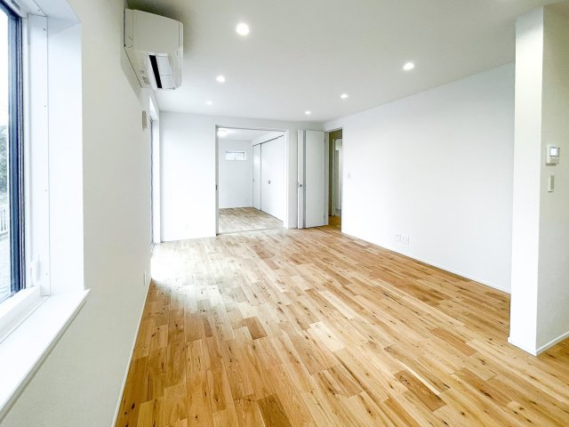 亀山市川合町の居間・リビング