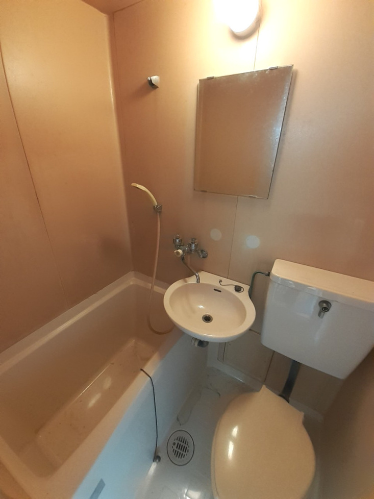 ゆったりとスペースのある洗面所