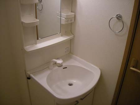 ラ・プリミエール城東 Bの洗面所|忙しい朝には欠かせない洗面所です
