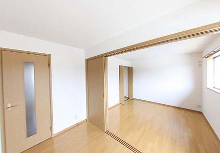 ラ・プリミエール城東 Bの内装|明るい室内です