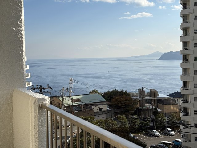 熱海サニーハイツのバルコニー|バルコニーから望む相模湾