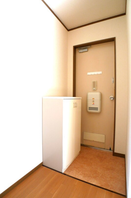 【玄関】 | メゾン平野 | 収納もある玄関です