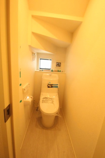 瀬戸東町３丁目　新築戸建　2号棟（全3棟）のトイレ|1F　温水洗浄便座