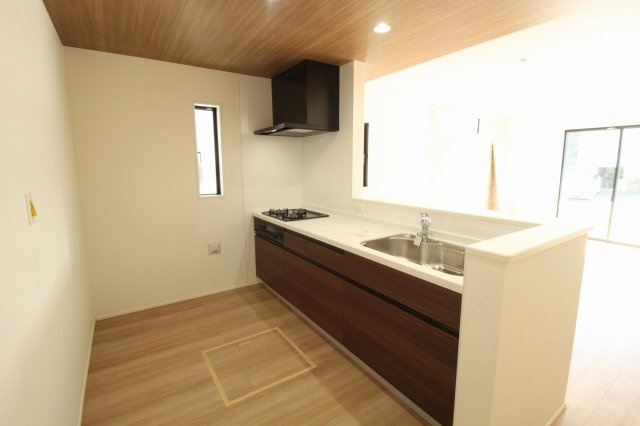 瀬戸東町３丁目　新築戸建　2号棟（全3棟）のキッチン|システムキッチン