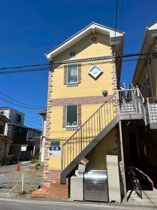 落ち着いた雰囲気の外観です