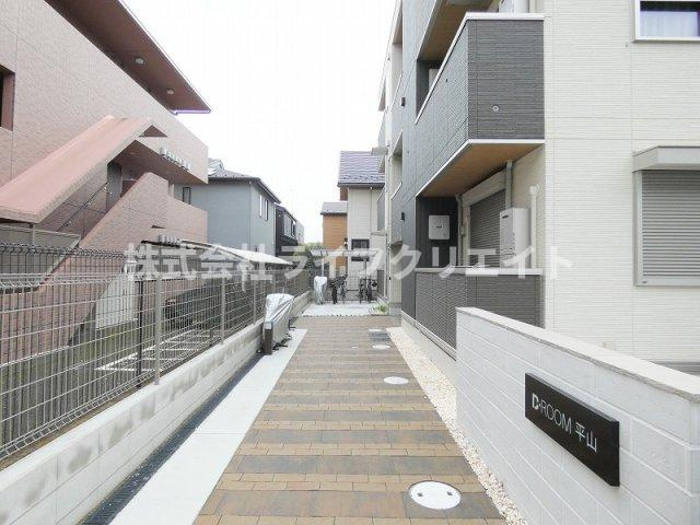 D-ROOM平山の駐車場