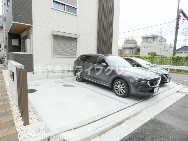 D-ROOM平山の駐車場