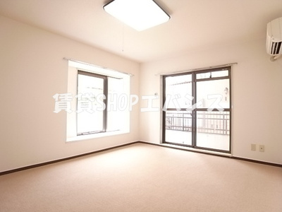 【居間・リビング】 | ジュネパレス津田沼第16 | こちらの居間で趣味の時間をお楽しみください