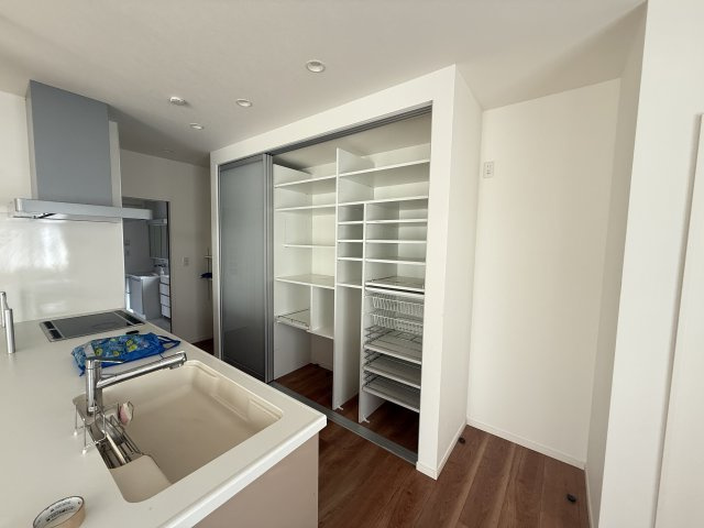 高崎市成田町　築浅中古住宅のキッチン|広々としたキッチン