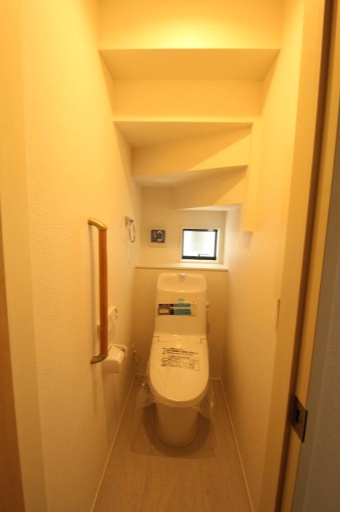 瀬戸東町３丁目　新築戸建　3号棟（全3棟）のトイレ|1F　温水洗浄便座