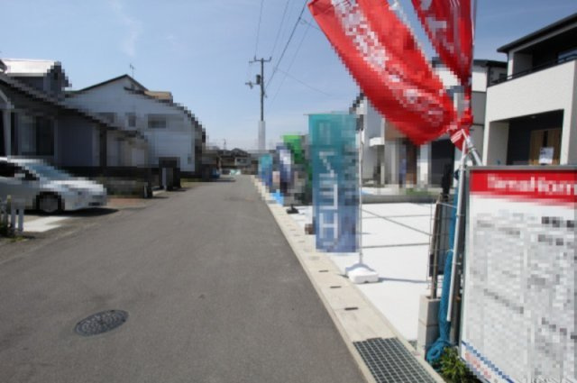 瀬戸東町３丁目　新築戸建　3号棟（全3棟）の前面道路含む現地写真