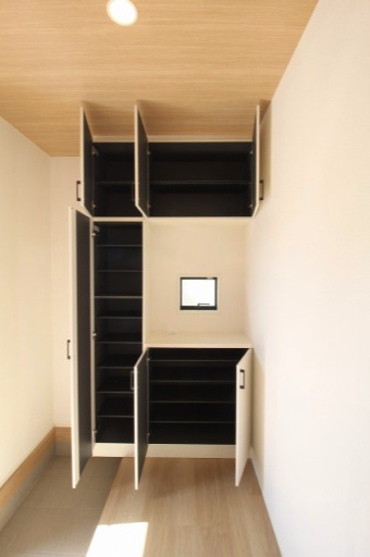 瀬戸東町３丁目　新築戸建　3号棟（全3棟）の収納|玄関収納