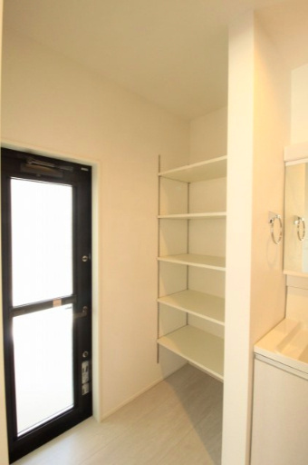 瀬戸東町３丁目　新築戸建　3号棟（全3棟）の脱衣所|勝手口