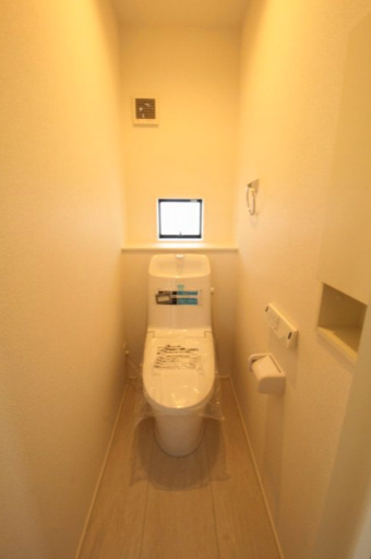 瀬戸東町３丁目　新築戸建　3号棟（全3棟）のトイレ|2F　温水洗浄便座