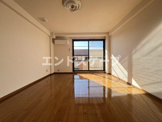 サンライズ六郷公園の居間・リビング|高崎、前橋のお部屋探しはエンドスケープまで！お客様の理想お聞かせ下さい♪