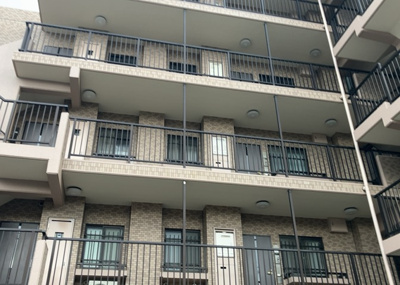 【外観】 | ビックヴァン京王堀之内 | 共用部分は、一棟の建物に住む区分所有者全員が共同で所有するとし、共用部分の管理、補修などは、区分所有者で形成される管理組合が行います。個人の判断で勝手に変更することはできませんので覚えておきましょう。