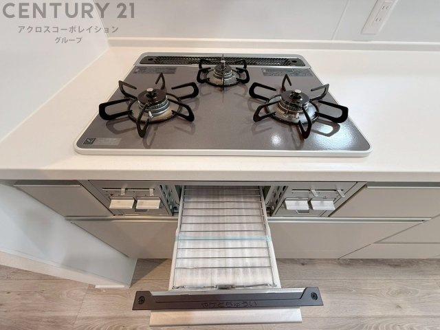多数の調理器具を同時に使用でき、料理の効率化が可能。省エネで節約になり、様々な料理スタイルに適応できます。また、火力調整が独立しており、手入れや掃除もしやすく、今よりもっとお料理が楽しくなるかも。
