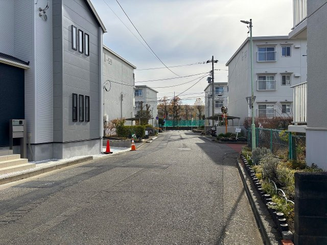 【前面道路含む現地写真】 | □■茅ヶ崎市松が丘2丁目 新築戸建 全2棟【2号棟】■□