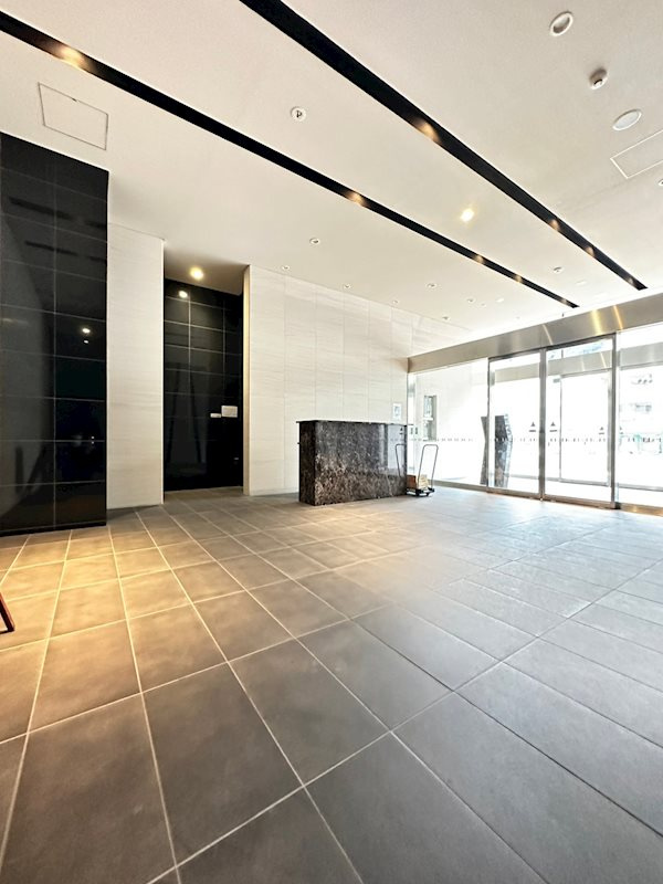 プレサンスジェネ新神戸ステーションフロントのロビー