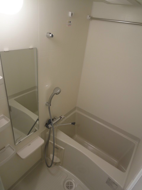 プレサンスジェネ新神戸ステーションフロントの浴室