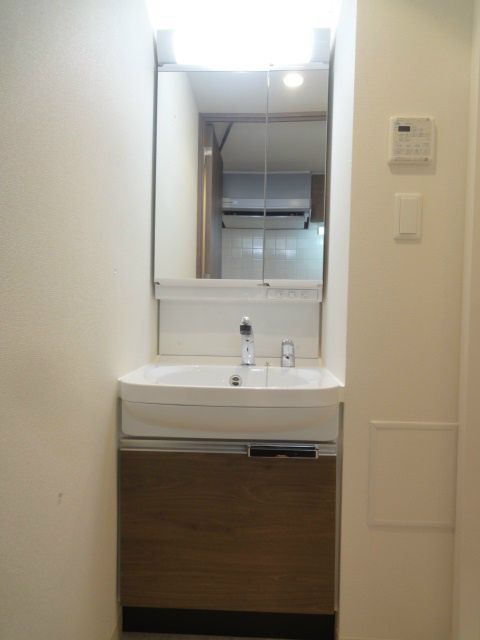 プレサンスジェネ新神戸ステーションフロントの洗面所