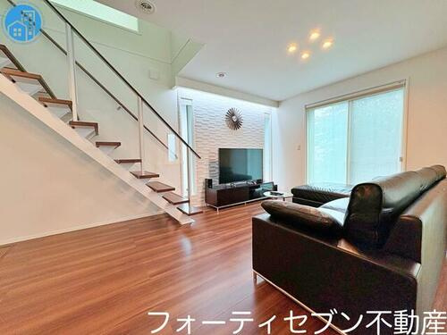 泉区和泉中央南1丁目　中古戸建　6380万円の居間・リビング