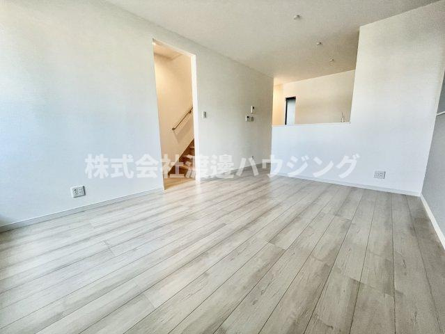 北条町4丁目戸建の居間・リビング