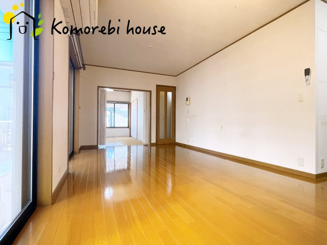 北足立郡伊奈町栄3丁目　中古一戸建ての居間・リビング|使いやすいリビングです