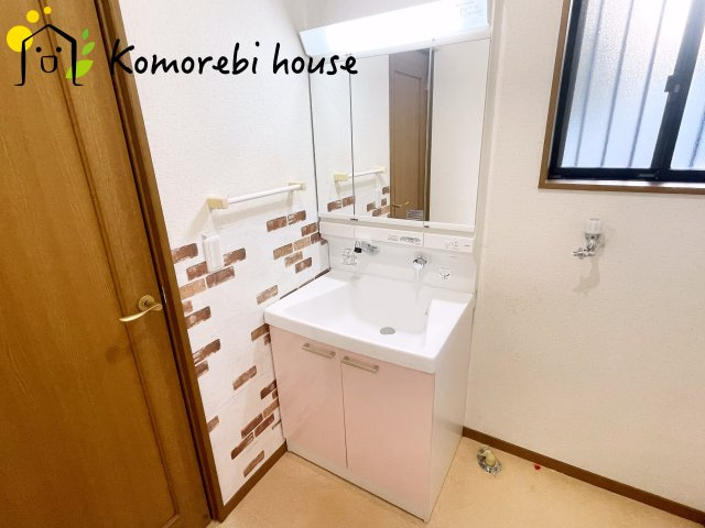 北足立郡伊奈町栄3丁目　中古一戸建ての独立洗面台|独立洗面化粧台付き