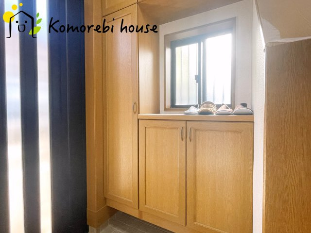 北足立郡伊奈町栄3丁目　中古一戸建ての玄関|ゆったりとした玄関です