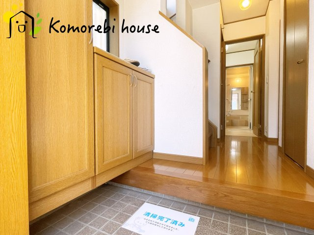 北足立郡伊奈町栄3丁目　中古一戸建ての玄関|きれいな玄関です