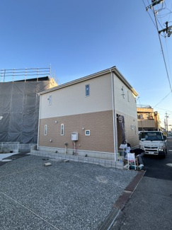 【前面道路含む現地写真】 | ■値下げしました■高槻市東五百住町三丁目　新築戸建 | 【住宅性能表示制度】
■耐震等級３（構造躯体の倒壊棟防止）  ■耐震等級３（構造躯体の損傷防止）
■耐風等級２
■一次エネルギー消費量等級６
■断熱等性能等級５