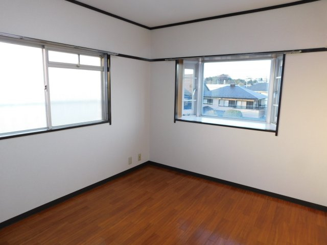 鴨下コーポラスの洋室