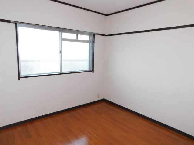 鴨下コーポラスの洋室