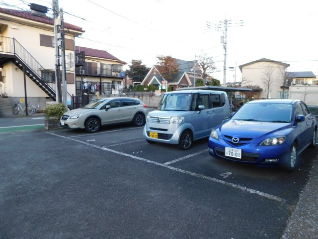 鴨下コーポラスの駐車場