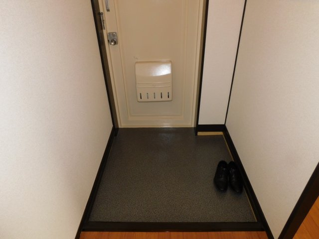 鴨下コーポラスの玄関