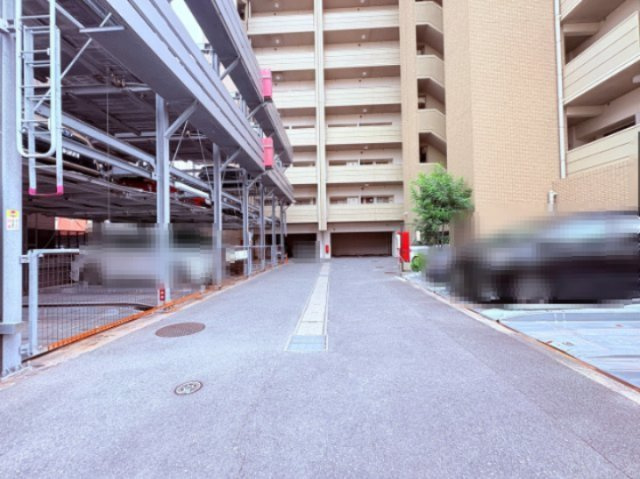 サングレート六ツ門の駐車場