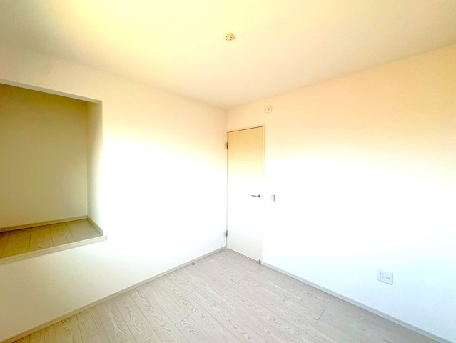 近鉄京都線「小倉」駅徒歩７分の立地に限定１区画◆即入居可能な4ＬＤＫ◆宇治市小倉町南浦1期の洋室|洋室（４.５帖階段側）