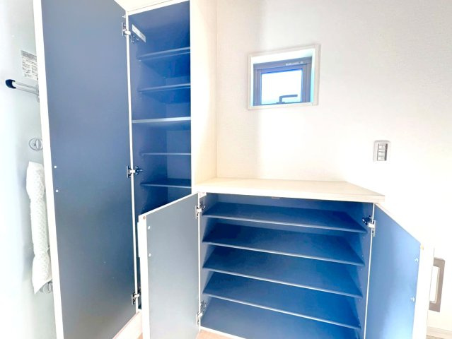 近鉄京都線「小倉」駅徒歩７分の立地に限定１区画◆即入居可能な4ＬＤＫ◆宇治市小倉町南浦1期の玄関|シューズボックス