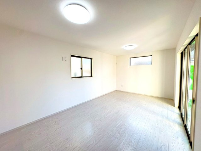 近鉄京都線「小倉」駅徒歩７分の立地に限定１区画◆即入居可能な4ＬＤＫ◆宇治市小倉町南浦1期の居間・リビング|リビング