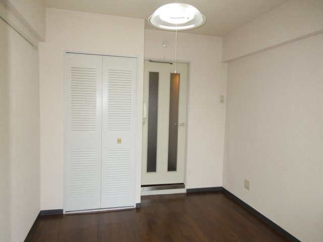 【洋室】 | レクセル武蔵関 | 洋室　玄関方面　クロゼット　照明あります。
