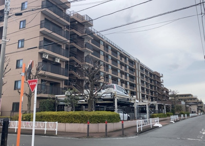 【外観】 | クリオ相模原伍番館 | 外観はマンション管理がされているかの目安になります。築年数が古いと、壁面は劣化してひび割れが生じることも！建物が古びていても細かいところが修繕されていると、きちんと管理されているなぁと感じるでしょう。