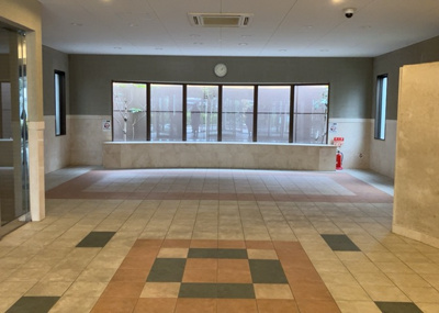 【ロビー】 | クリオ相模原伍番館 | ラウンジは、マンションの共用スペースに椅子やテーブルなどを配置した利用者が寛げる空間です。屋内型ラウンジと屋外型ラウンジがあります。共用部分の管理状況と合わせて、詳細については現地でご確認ください。