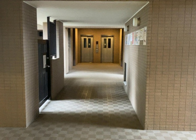 【ロビー】 | クリオ相模原伍番館 | ロビーというと、エントランスと何がちがうの？と思いますよね。実はロビーとエントランスには明確な決まりはありません。物件によっては、エントランスを入って広がるある程度の広さのある空間がロビーとなります。