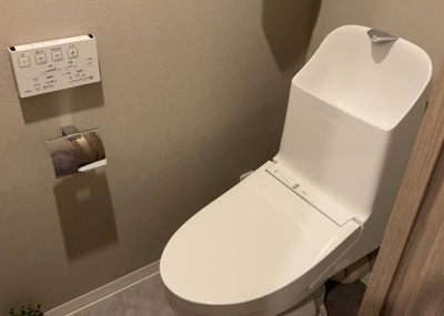 【トイレ】 | クリオ相模原伍番館 | トイレは大きさや形、機能、抗菌性などが異なる多種多彩なタイプが各メーカーから出ています。それぞれに良さがあるため、事前にどういったタイプのトイレがいいのかをご家庭内で決めて、内見に行くといいでしょう。