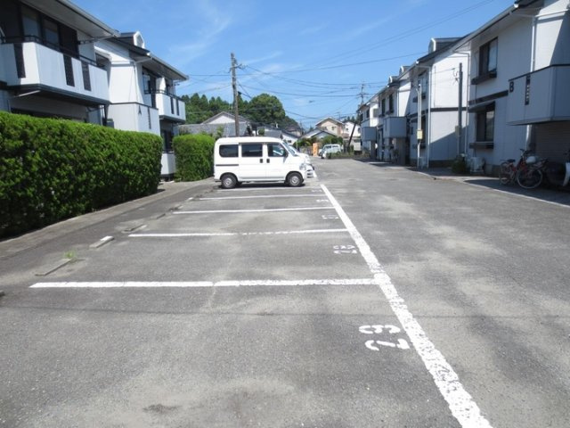 ファミール本郷 B棟の駐車場|駐車場