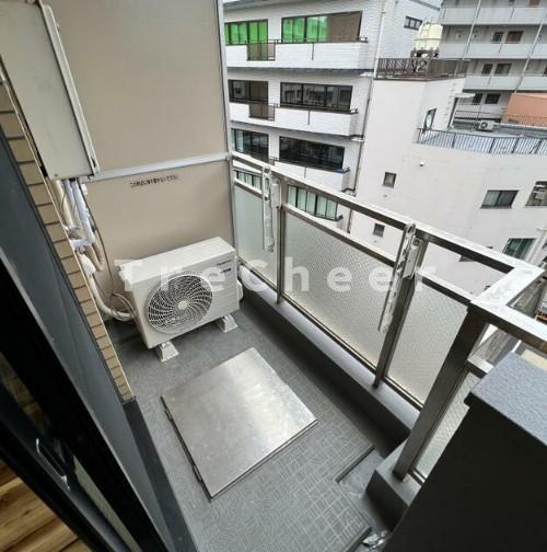 第二東田端ビルのバルコニー