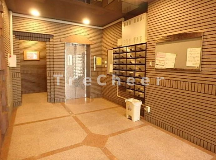 第二東田端ビルのエントランス