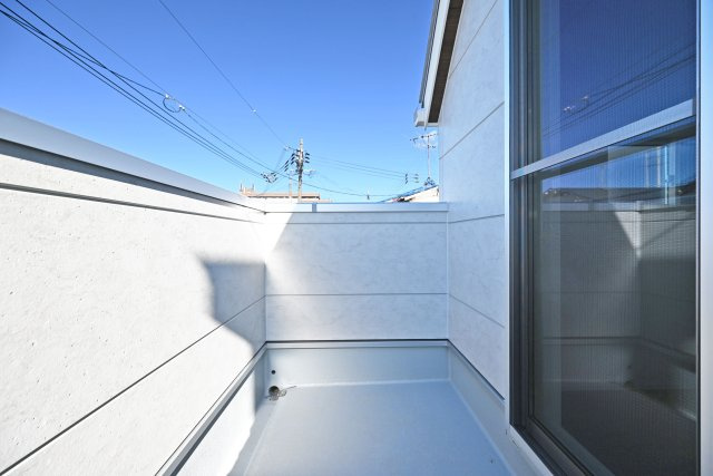 宝塚市高司1丁目新築一戸建て│3SLDK+並列駐車2台可(車種制限有)のバルコニー|2階リビング側に面した西面バルコニーです。